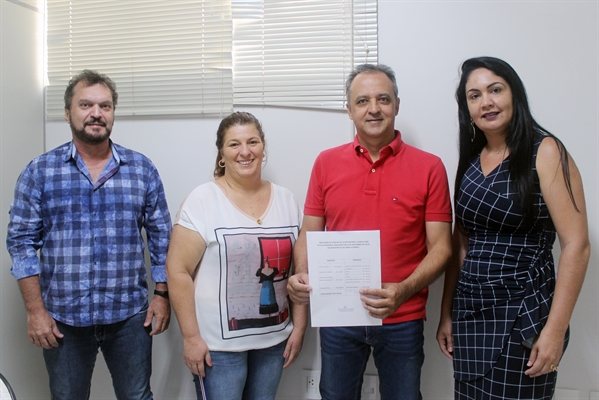 Elas prestaram contas do leilão realizado no final de novembro, que resultou em R$27.061,25 para a Santa Casa (Foto: Divulgação/Santa Casa)