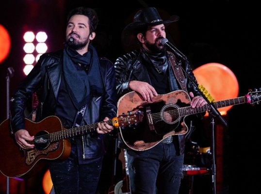 A dupla precursora do chamado Sertanejo Universitário, Fernando e Sorocaba voltam a Votuporanga depois de quase dez anos (Foto: Gabriel Silva/Divulgação)