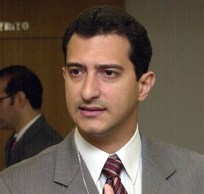 Ele é filho de filho Raquel Viana e Antônio Galloro