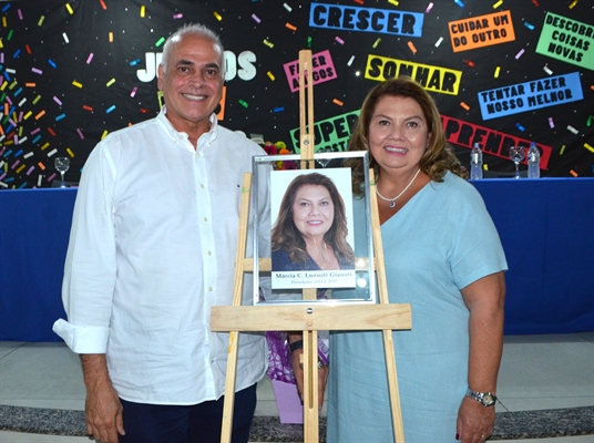 O casal Douglas José Gianoti - Presidente e Márcia Cardoso Luqueti Gianoti- Diretora Social (Foto: A Cidade)