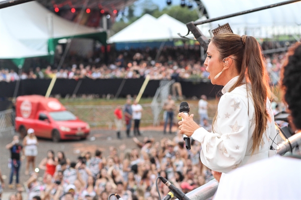 Ivete Sangalo fechou com chave de ouro os cinco dias de Oba! 