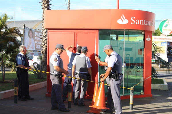 Bandidos furtam caixa eletrônico na área central de Votuporanga