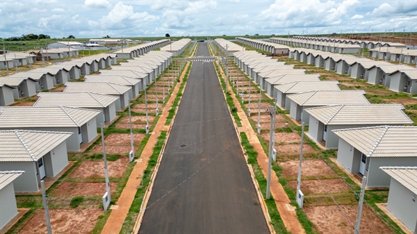 O bairro também deverá ser entregue com a iluminação pública composta por luzes de LED. Foto: Pacaembu