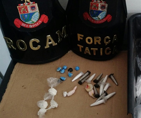 Jovem é detido pela PM com munições e drogas 