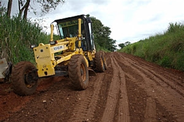 Após chuva, Prefeitura intensifica manutenção de estradas