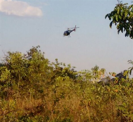 Caçada a assaltantes conta com apoio do helicóptero Águia da PM
