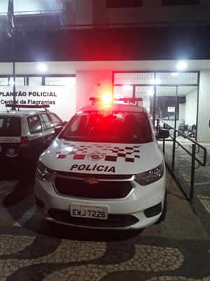 O flagrante aconteceu durante uma tentativa de furto na zona Sul do município, R.K.C.B., de 18 anos, foi preso com uma faca e mais um suspeito (Foto: Divulgação)