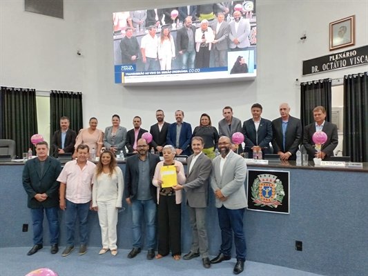  Familiares, amigos se emocionaram com a homenagem a Tesourinha, que agora dá nome ao palco do Parque da Cultura (Foto: Assessoria)