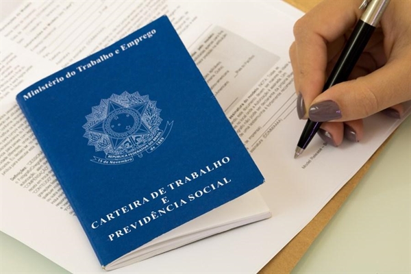 Candidatos devem comparecer nos postos munidos de carteira profissional, CPF, RG e PIS (Foto: Reprodução)