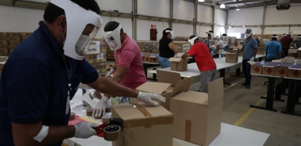 Os 936 mesários que trabalharão nas eleições em Votuporanga vão receber um kit com máscara, protetor facial e álcool em gel (Foto: Bruno Campos/ JC Imagens)