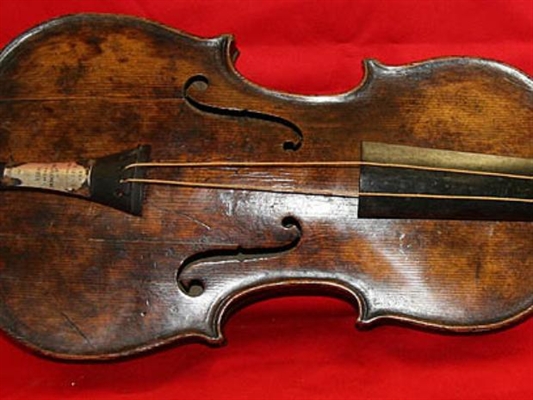 Violino do Titanic é encontrado, 101 anos após o naufrágio