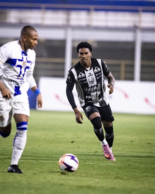 A Votuporanguense do meia-atacante Fernandinho volta a jogar somente na quarta-feira (25)  Fotos: Giovanni Rodrigues / GRFotos