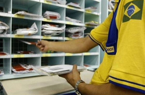 Correios faz mutirões para diminuir correspondências 