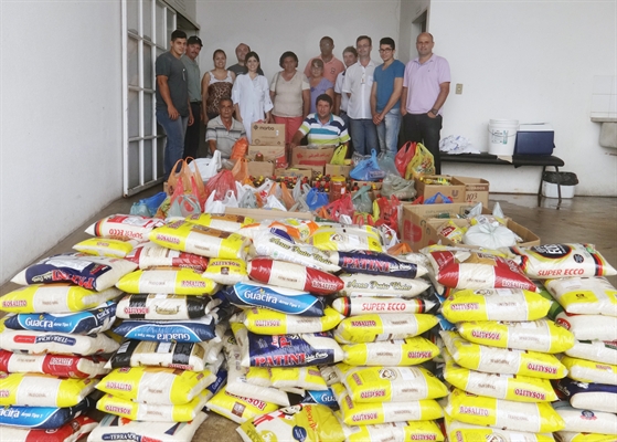 Américo de Campos doa quase 2 toneladas de alimentos para Hospital