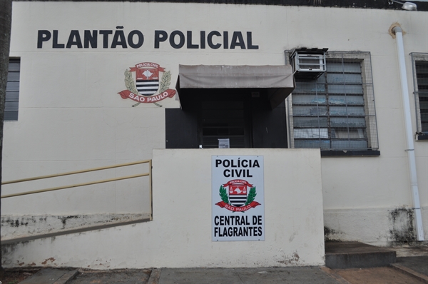 A Polícia Civil foi até o local para realizar a perícia. O crime foi registrado na Central de flagrantes e será investigado