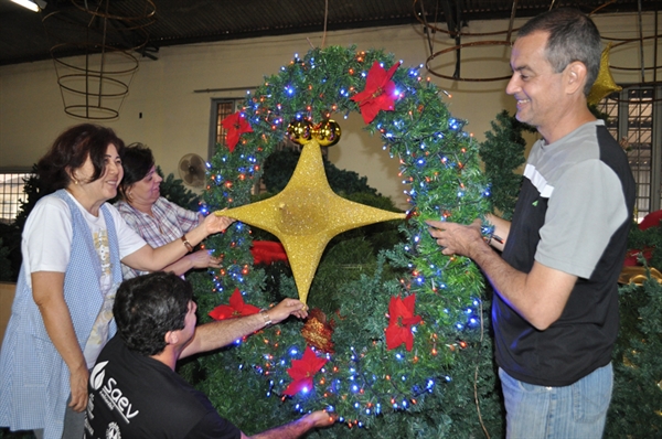 Decoração de Natal já invade ruas de Votuporanga