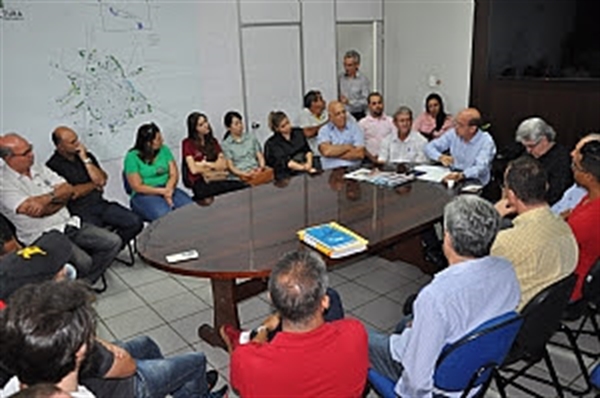 ACV e comerciantes reúnem-se com Prefeito para tratar sobre obras na rua Santa Catarina