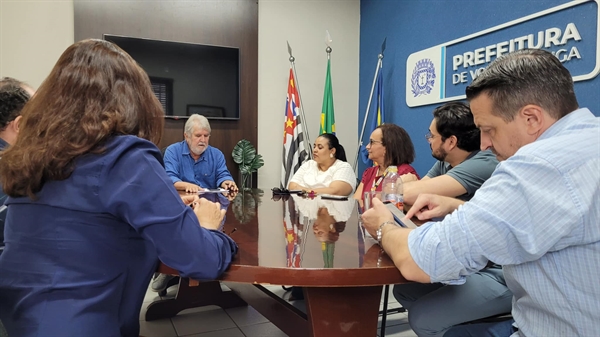 Após várias reuniões com representantes da categoria, o prefeito Jorge Seba mandou o projeto e a Câmara aprovou as alterações (Foto: Prefeitura de Votuporanga)