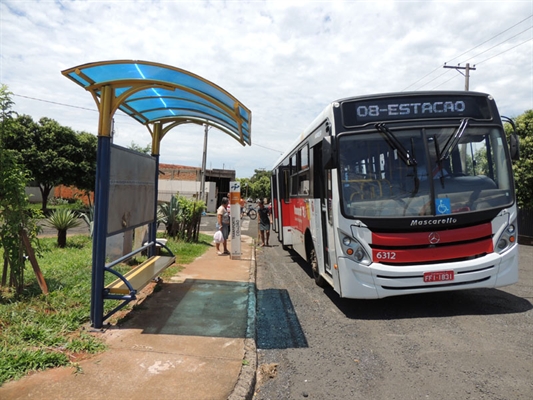 Empresa é contratada para construção de 20 abrigos de ônibus 