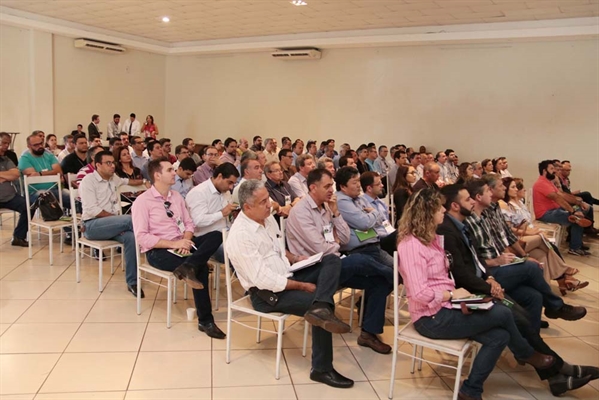 Empresários e representantes do poder público no município de Votuporanga participaram do Encontro Cliente Elektro, organizado pela concessionária de energia, nesta terça-feira (5) (Foto: Divulgação) 