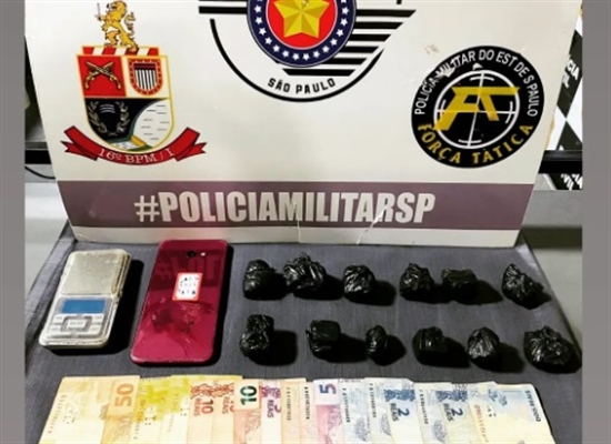 A Polícia Militar de Votuporanga flagrou um traficante que levava o próprio filho para disfarçar venda de drogas (Foto: Divulgação)