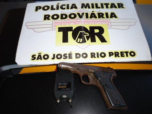  TOR de Votuporanga prende indivíduo portando pistola de fabricação francesa