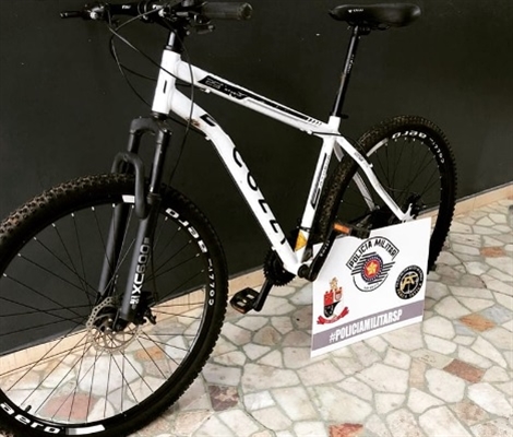 Os policiais chegaram até ele por meio de imagens de câmeras de segurança e conseguiram recuperar a bicicleta (Foto: Divulgação)