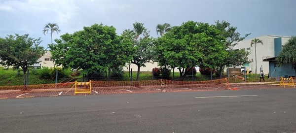 Área em que vai ser construído o hospital já está cercada, inclusive a parte recentemente doada pela Prefeitura  Foto: A Cidade