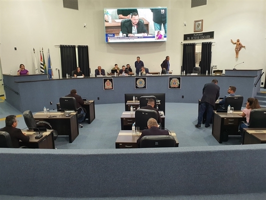 Sessão acontece na segunda-feira (23), a partir das 18h, com propostas do Executivo e da Mesa Diretora  Foto: Assessoria