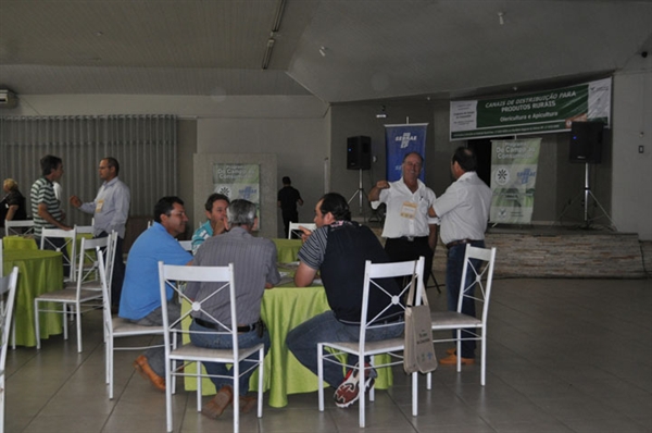 Produtores rurais buscam melhores formas de venda