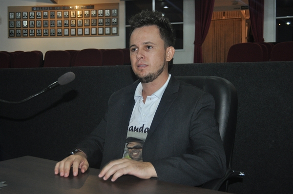 Emerson fez duras críticas a Secretaria de Educação