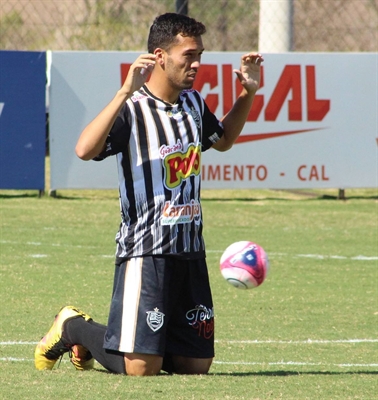 Recorde: zagueiro Paulo Henrique é o jogador que mais defendeu as cores do Clube Atlético Votuporanguense (Foto: Rafael Nascimento/CAV)