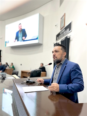 E aí, secretário municipal de Defesa Animal, Chandelly Protetor: é hora de cumprir a lei do governador ou esquecer esse negócio de enterrar cachorro no cemitério municipal? (Foto: Assessoria)