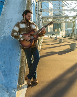 Durante um período nos Estados Unidos, o cantor esteve em Nashville, cidade reconhecida como um dos principais polos da música country  Foto: Instagram Gustavo Mioto