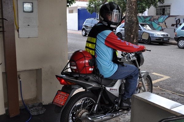 Trabalhadores devem estar em dia com a Prefeitura; ação percorreu vários pontos