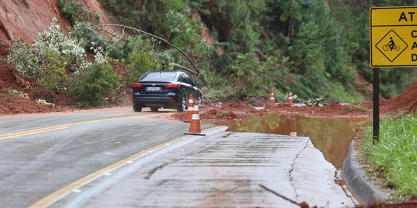 Municípios também registraram o transbordamento de rios, alagamentos, deslizamentos e interdições de rodovias, ruas e avenidas após chuvas intensas (Foto: Divulgação/Governo do Estado de SP)