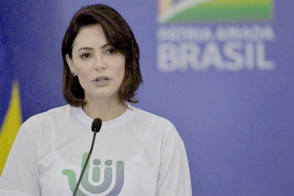 A primeira-dama, Michelle Bolsonaro, esteve ontem na região para uma ação de cunho social  (Foto: Agência Brasil)