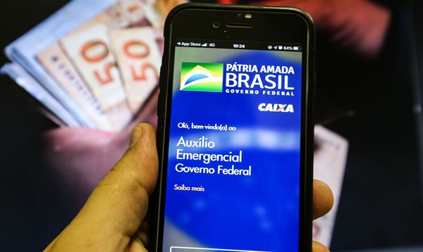 Além do aplicativo Caixa Tem, os recursos podem ser transferidos para uma conta-corrente (Foto: Marcello Casal Jr./Agência Brasil)