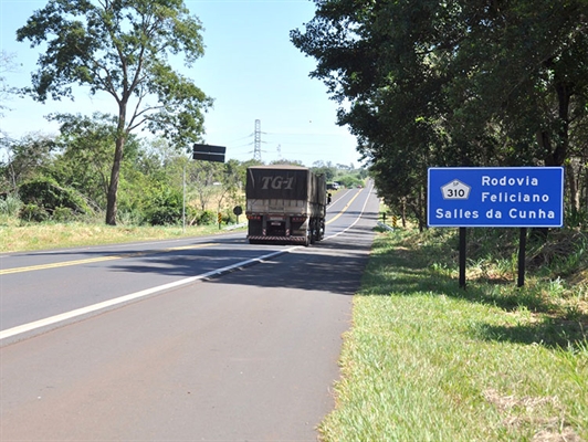 Um motociclista foi encontrado morto na madrugada deste domingo (25) às margens da rodovia Feliciano Salles da Cunha (Foto: Reprodução)