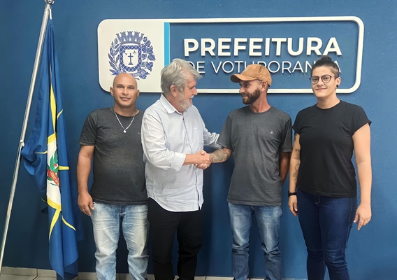 Após reuniões com o Sindicato dos Servidores e com a Câmara, o prefeito Jorge Seba sancionou o reajuste para o funcionalismo (Foto: Assessoria)