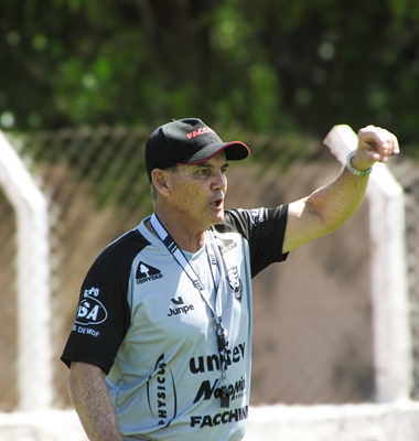 Paulo Roberto Santos, técnico da Votuporanguense (Foto: CAV)