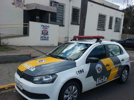 O procurado foi conduzido para a Central de Flagrantes, onde um boletim de ocorrência foi registrado (Foto: Divulgação/Polícia Rodoviária)