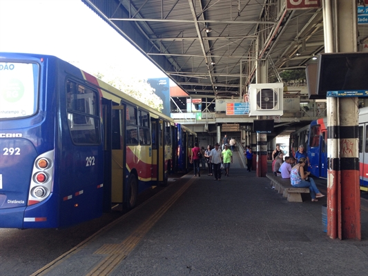  Caso aconteceu dentro de ônibus no terminal urbano de Rio Preto (Foto: Heloísa Casonato/G1) 