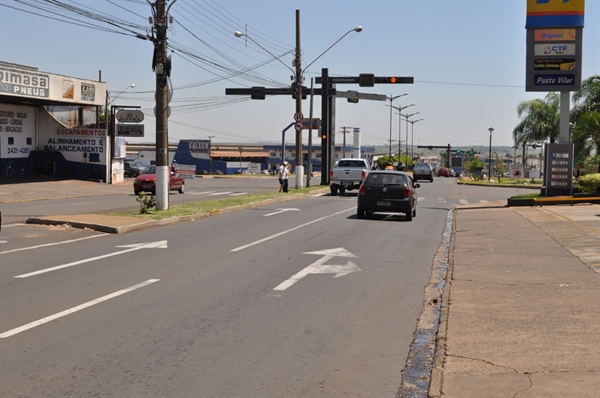 Cidade ganha radar que flagra infrações no semáforo