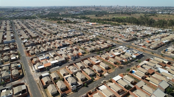 Regiões de servidão do bairro estão com problemas de mato alto   Foto: Prefeitura de Votuporanga