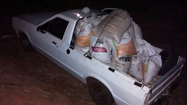 Dois homens são presos por saquear vagão de trem