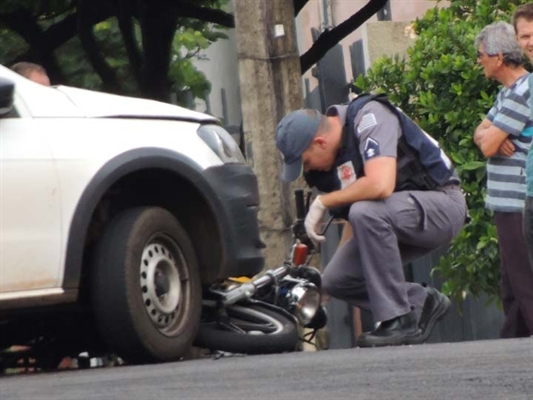 Motociclista fica ferido após batida no bairro San Remo