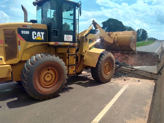 Ponte: a obra teve início no último dia 20 (terça-feira) e terminou nesta semana (Foto: Divulgação/DER)