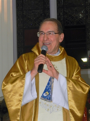 Padre Nino celebra missa na Matriz