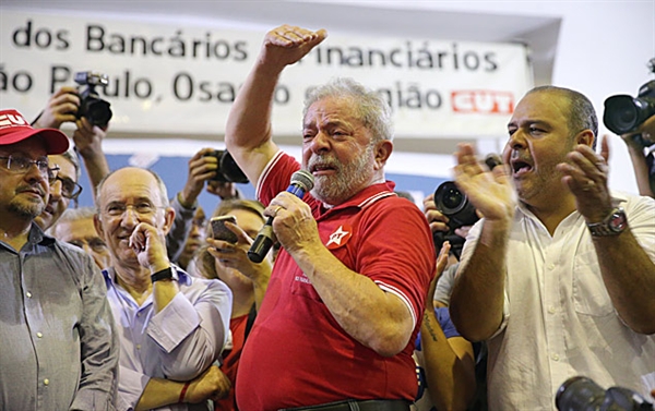 Lula aceita convite de Dilma e assumirá Casa Civil